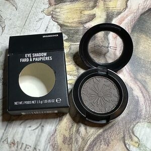 MAC COSMETICS BNIB GROUNDCOVER Matte eyeshadow VERY RARE Fashion Flower Limited